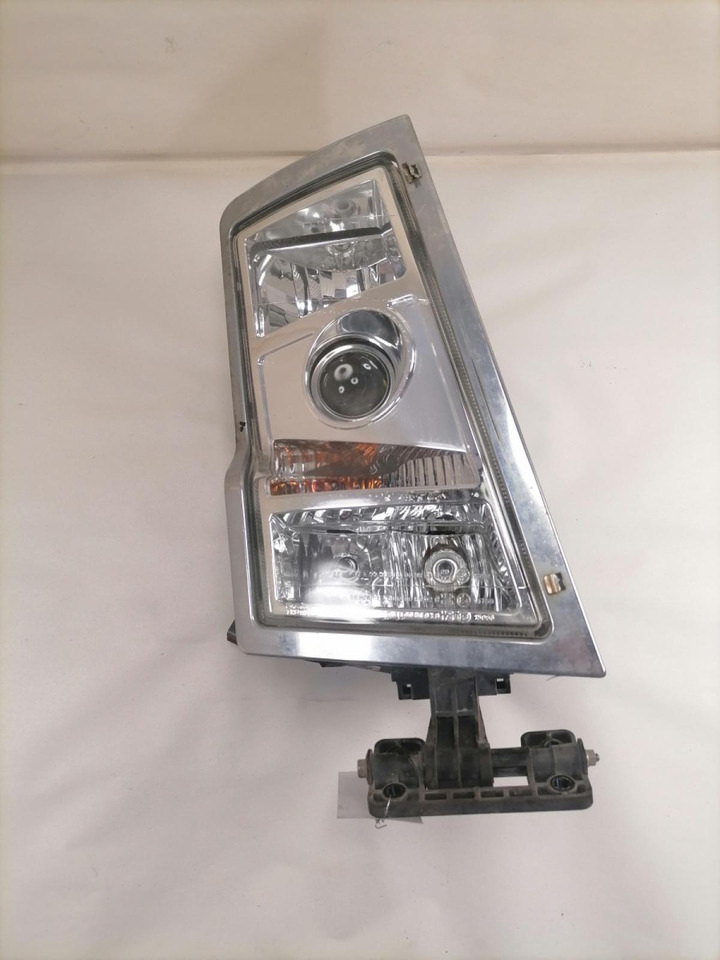 Volvo Esituli, xenon 20713725 - Lumière/ Éclairage pour Camion: photos 1 Volvo Esituli, xenon 20713725 - Lumière/ Éclairage pour Camion: photos 1