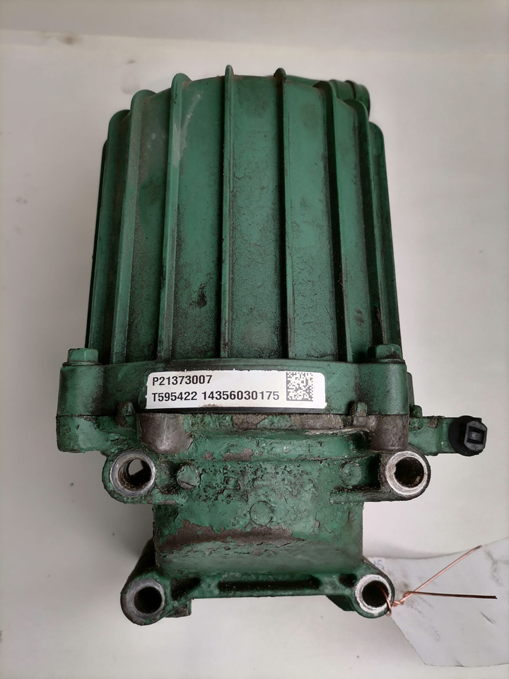 Volvo Karterituulutuse õliaurude separaator 21373007 - Carter pour Camion: photos 3 Volvo Karterituulutuse õliaurude separaator 21373007 - Carter pour Camion: photos 3
