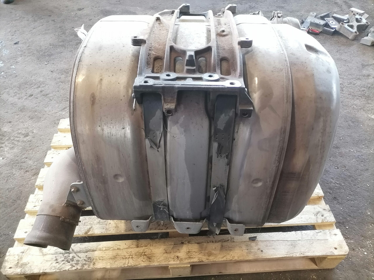 Volvo Muffler 21364816 - Silencieux pour Camion: photos 3 Volvo Muffler 21364816 - Silencieux pour Camion: photos 3