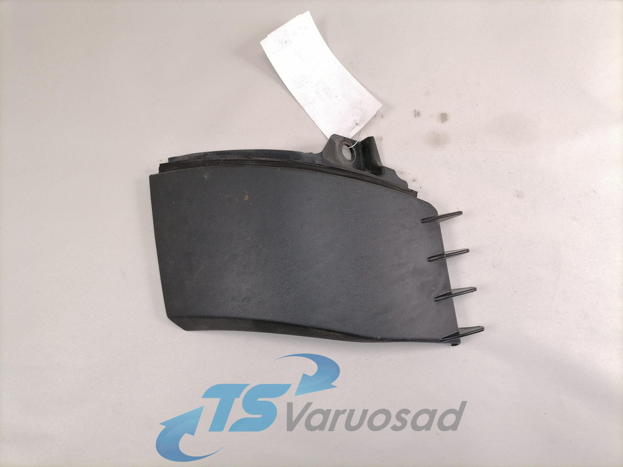 Volvo Plastikdetail 82835601 - Aérodynamique/ Spoilers pour Camion: photos 1 Volvo Plastikdetail 82835601 - Aérodynamique/ Spoilers pour Camion: photos 1