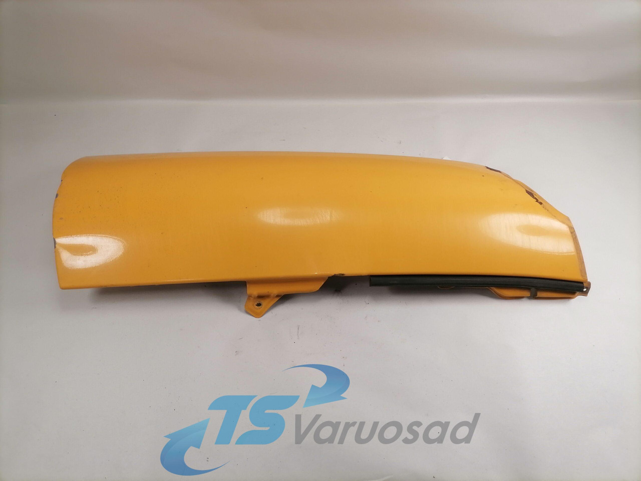 Volvo Volvo kabiini nurgapõsk, vasak 20379175 - Calandre pour Camion: photos 1 Volvo Volvo kabiini nurgapõsk, vasak 20379175 - Calandre pour Camion: photos 1