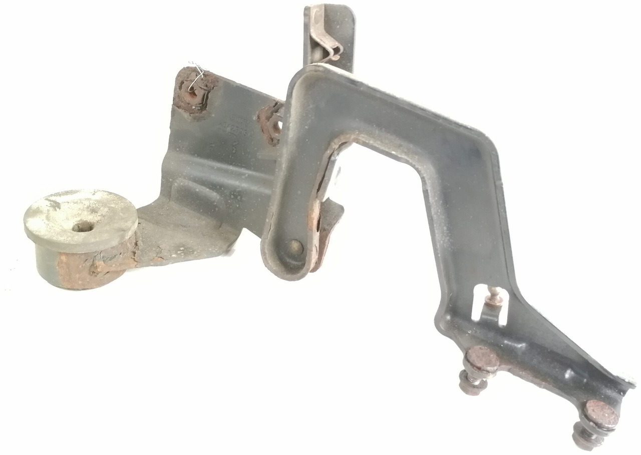 Volvo lower grille carrier hinge 20425954 - Calandre pour Camion: photos 1 Volvo lower grille carrier hinge 20425954 - Calandre pour Camion: photos 1