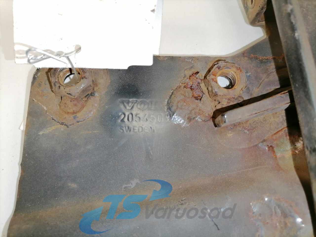 Volvo lower grille carrier hinge 20545094 - Calandre pour Camion: photos 2 Volvo lower grille carrier hinge 20545094 - Calandre pour Camion: photos 2
