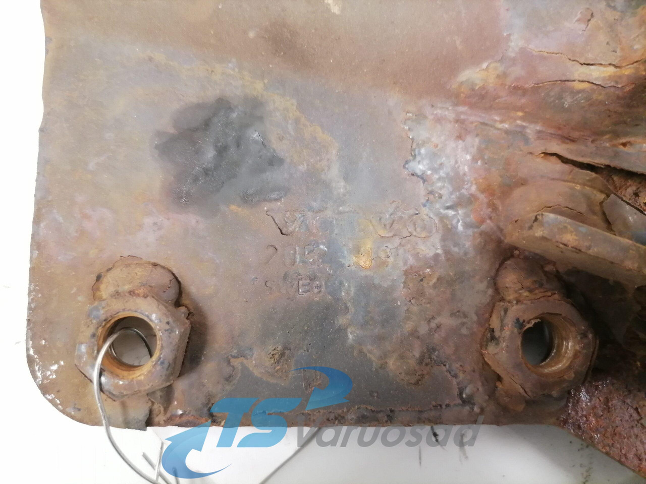 Volvo lower grille carrier hinge 20545095 - Calandre pour Camion: photos 2 Volvo lower grille carrier hinge 20545095 - Calandre pour Camion: photos 2