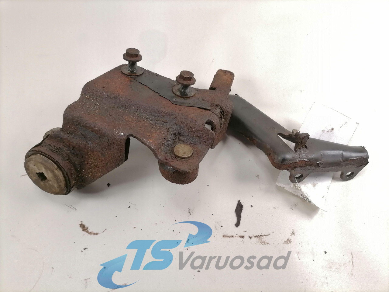Volvo lower grille carrier hinge 20545095 - Calandre pour Camion: photos 2 Volvo lower grille carrier hinge 20545095 - Calandre pour Camion: photos 2