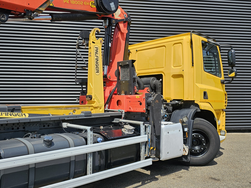 DAF CF 330 6x2-4 / PALFINGER CRANE + HOOKLIFT - Camion ampliroll, Camion grue: photos 4 DAF CF 330 6x2-4 / PALFINGER CRANE + HOOKLIFT - Camion ampliroll, Camion grue: photos 4