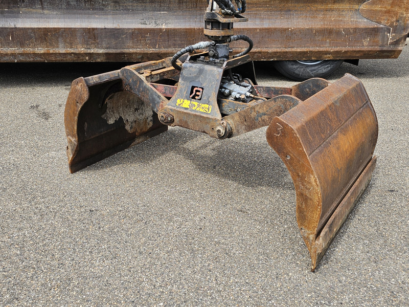 DAF TATRA 6X6 / T158/II / 2 SIDE TIPPER - HMF Z CRANE - Camion benne, Camion grue: photos 5 DAF TATRA 6X6 / T158/II / 2 SIDE TIPPER - HMF Z CRANE - Camion benne, Camion grue: photos 5