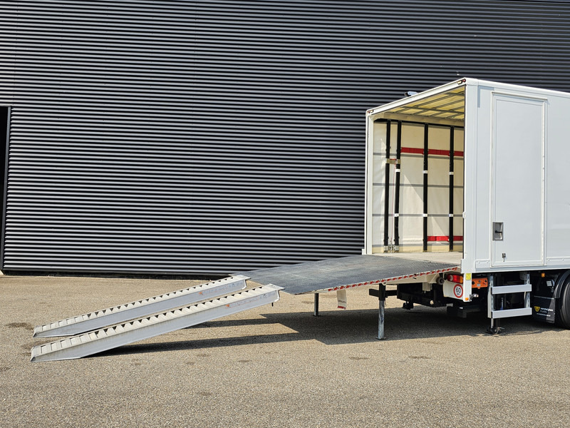 MAN TGM 26.320 / 6x2-4 / LBW / 6000kg TAIL LIFT - Camion fourgon: photos 4 MAN TGM 26.320 / 6x2-4 / LBW / 6000kg TAIL LIFT - Camion fourgon: photos 4