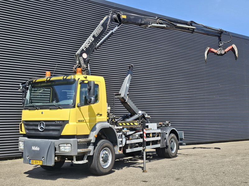 Mercedes-Benz AXOR 1823 4X4 / FASSI CRANE + HOOKLIFT / SPRING SUSPENSION - Camion ampliroll, Camion grue: photos 1 Mercedes-Benz AXOR 1823 4X4 / FASSI CRANE + HOOKLIFT / SPRING SUSPENSION - Camion ampliroll, Camion grue: photos 1