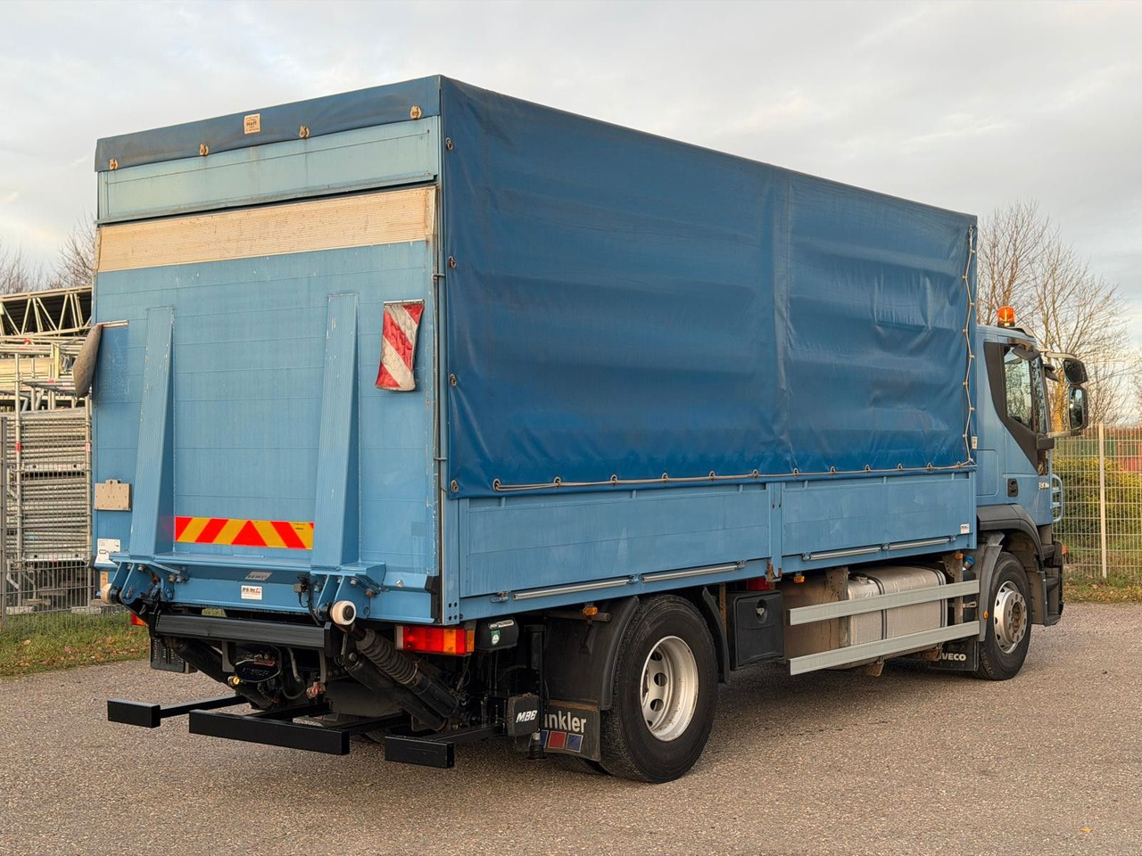 Iveco 190S36/9 Stralis Pritsche & Hebebühne 3 to. TOP - Camion à rideaux coulissants: photos 5 Iveco 190S36/9 Stralis Pritsche & Hebebühne 3 to. TOP - Camion à rideaux coulissants: photos 5