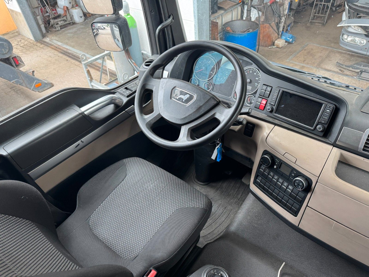 MAN 18.290 4X2 Koffer / Plane Top Zustand 8,30 Meter - Camion fourgon: photos 5 MAN 18.290 4X2 Koffer / Plane Top Zustand 8,30 Meter - Camion fourgon: photos 5
