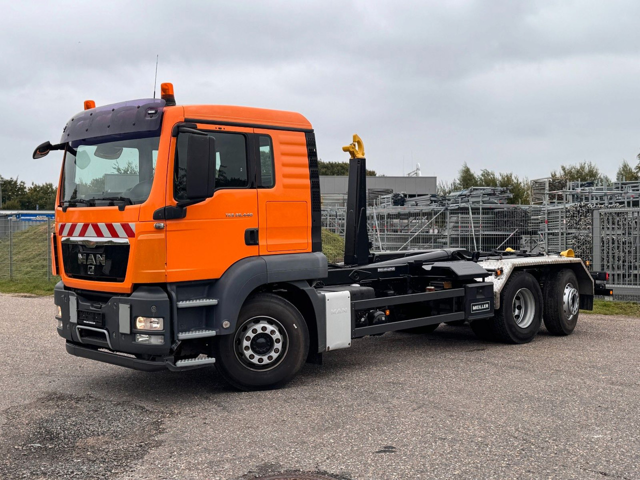 MAN 26.40 6X2 Meiller RK 20.70 mit Funk - Camion ampliroll: photos 1 MAN 26.40 6X2 Meiller RK 20.70 mit Funk - Camion ampliroll: photos 1