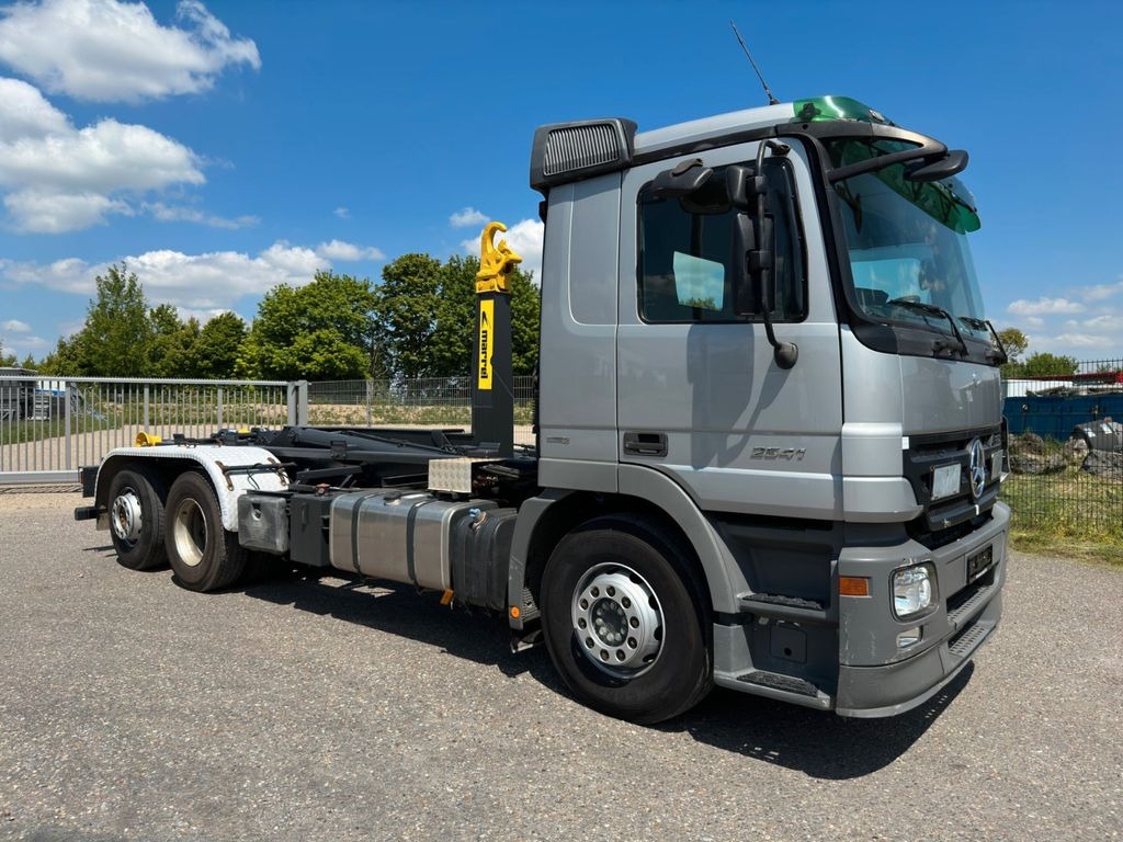Mercedes-Benz 2541 6X2 Marrel Abroller Hydr. Verriegelung  - Camion ampliroll: photos 1 Mercedes-Benz 2541 6X2 Marrel Abroller Hydr. Verriegelung  - Camion ampliroll: photos 1