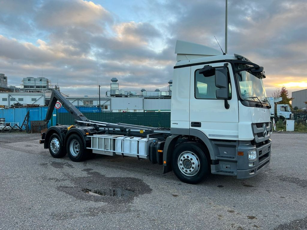 Mercedes-Benz 2541 6X2 Meiller Funk Zustand wie 200 tkm Mercedes-Benz 2541 6X2 Meiller RK 20.65 Funk | Top Zustand! - Camion ampliroll: photos 3 Mercedes-Benz 2541 6X2 Meiller Funk Zustand wie 200 tkm Mercedes-Benz 2541 6X2 Meiller RK 20.65 Funk | Top Zustand! - Camion ampliroll: photos 3