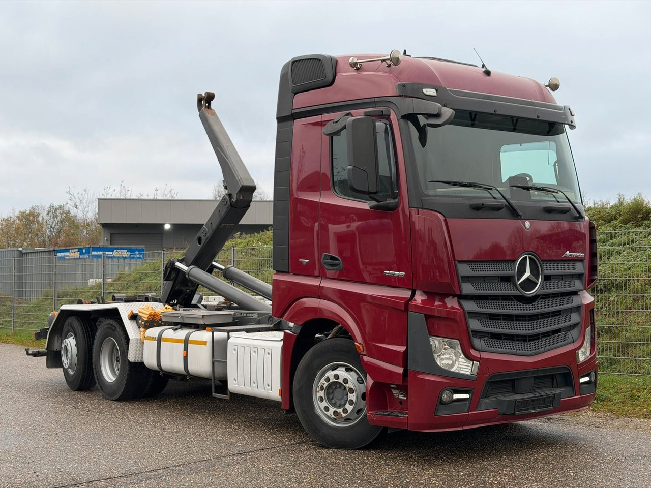 Mercedes-Benz 2558 6x2 Meiller RK 20.65 | Retarder | Klima - Camion ampliroll: photos 1 Mercedes-Benz 2558 6x2 Meiller RK 20.65 | Retarder | Klima - Camion ampliroll: photos 1