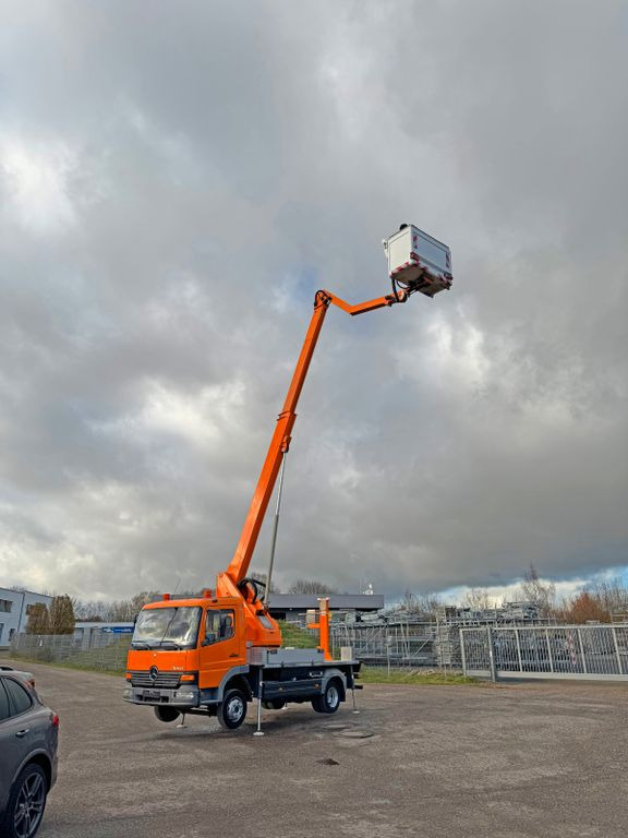 Mercedes-Benz 815 4x2 Hubarbeitsbühne Wumag 170 high 17 m Mercedes-Benz 815 4x2 Hubarbeitsbühne Wumag 170 high 17 m - Camion avec nacelle, Véhicule utilitaire: photos 1 Mercedes-Benz 815 4x2 Hubarbeitsbühne Wumag 170 high 17 m Mercedes-Benz 815 4x2 Hubarbeitsbühne Wumag 170 high 17 m - Camion avec nacelle, Véhicule utilitaire: photos 1