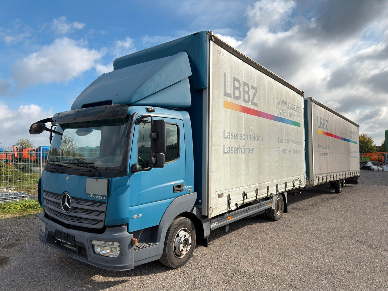 Mercedes-Benz 818 4X2 Pritsche & Plane & Tang Pritsche & Plane Mercedes-Benz 818 4X2 Pritsche & Plane & Tang Pritsche & Plane - Véhicule utilitaire plateau baché: photos 1 Mercedes-Benz 818 4X2 Pritsche & Plane & Tang Pritsche & Plane Mercedes-Benz 818 4X2 Pritsche & Plane & Tang Pritsche & Plane - Véhicule utilitaire plateau baché: photos 1