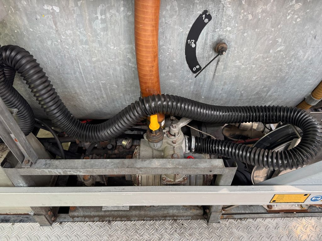 Mercedes-Benz 818 4X2 ROM Toilettenwagen Mercedes-Benz 818 4X2 ROM Toilettenwagen 6 Plätze - Camion hydrocureur: photos 4 Mercedes-Benz 818 4X2 ROM Toilettenwagen Mercedes-Benz 818 4X2 ROM Toilettenwagen 6 Plätze - Camion hydrocureur: photos 4