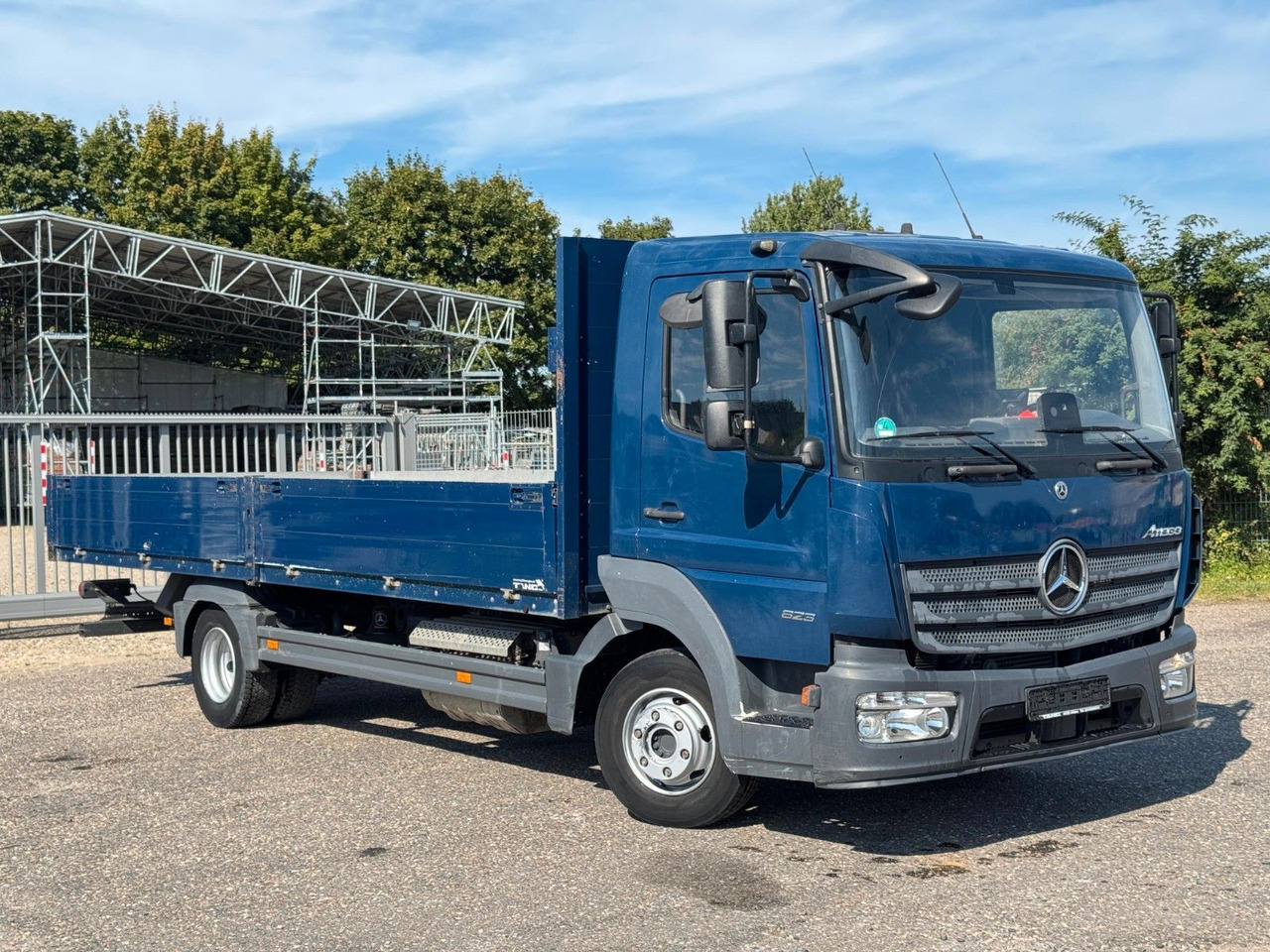 Mercedes-Benz 823 4x2 Pritsche | AHK | Tempo | Ladefl. 6,20 m - Fourgon plateau: photos 1 Mercedes-Benz 823 4x2 Pritsche | AHK | Tempo | Ladefl. 6,20 m - Fourgon plateau: photos 1