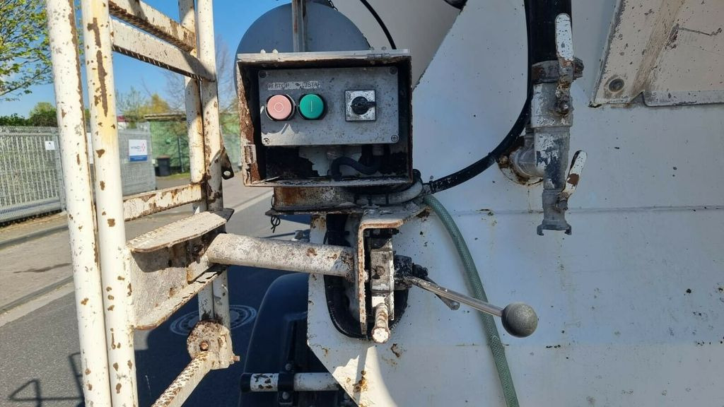 Müller-Mitteltal 2 Achs Betonmischauflieger Liebherr Müller-Mitteltal 2 Achs Betonmischauflieger Liebherr - Semi-remorque malaxeur: photos 5 Müller-Mitteltal 2 Achs Betonmischauflieger Liebherr Müller-Mitteltal 2 Achs Betonmischauflieger Liebherr - Semi-remorque malaxeur: photos 5