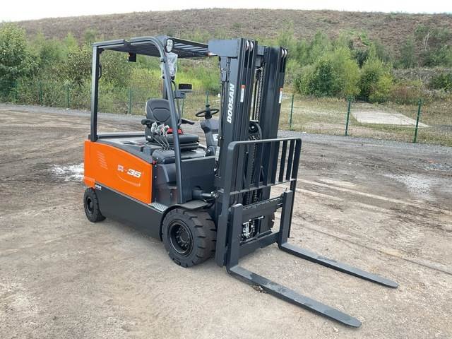 Doosan B35X-7 PLUS - Chariot élévateur électrique: photos 4 Doosan B35X-7 PLUS - Chariot élévateur électrique: photos 4