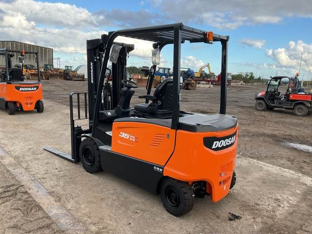 Doosan B35X-7 PLUS - Chariot élévateur électrique: photos 2 Doosan B35X-7 PLUS - Chariot élévateur électrique: photos 2