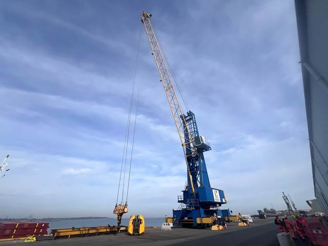Gottwald HMK260E - Équipement portuaire: photos 1 Gottwald HMK260E - Équipement portuaire: photos 1