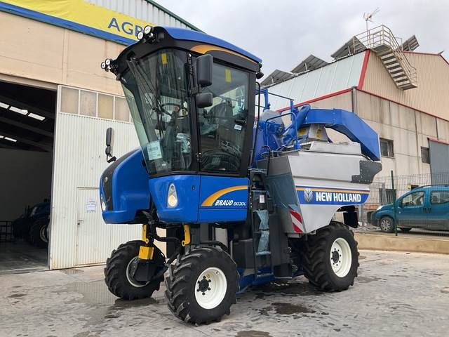 New Holland 730 - Machine à vendanger: photos 1 New Holland 730 - Machine à vendanger: photos 1