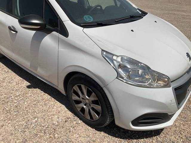 Voiture Peugeot 208: photos 18