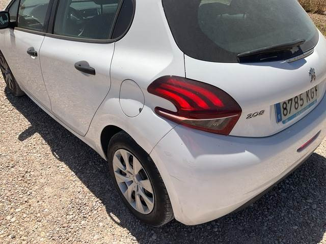 Voiture Peugeot 208: photos 16