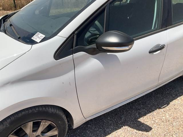 Voiture Peugeot 208: photos 15