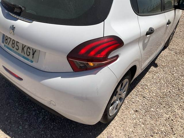 Voiture Peugeot 208: photos 17