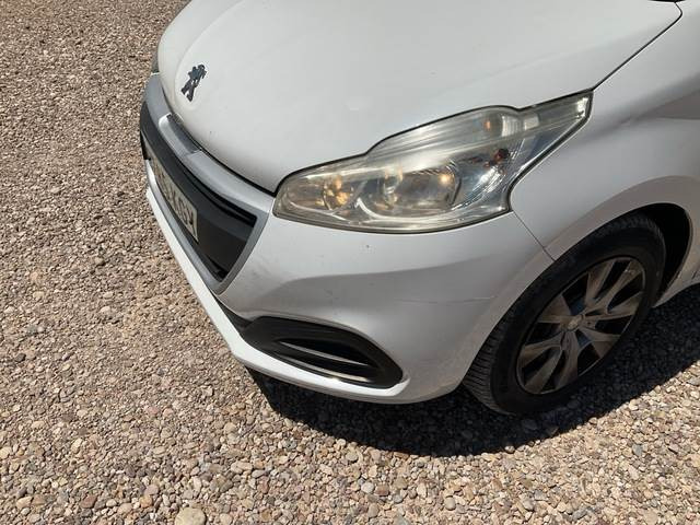 Voiture Peugeot 208: photos 12