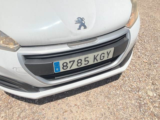Voiture Peugeot 208: photos 7