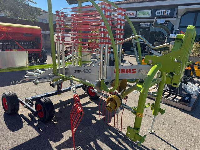 CLAAS Liner 420 - Faneuse: photos 5 CLAAS Liner 420 - Faneuse: photos 5