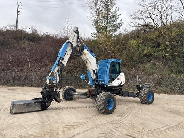 Euromach R1253 - Pelle sur pneus: photos 2 Euromach R1253 - Pelle sur pneus: photos 2