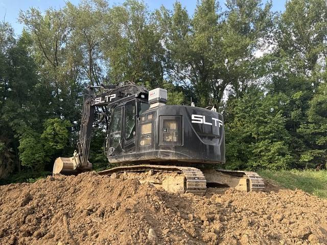Hitachi ZX225USLC-6 - Pelle sur chenille: photos 3 Hitachi ZX225USLC-6 - Pelle sur chenille: photos 3