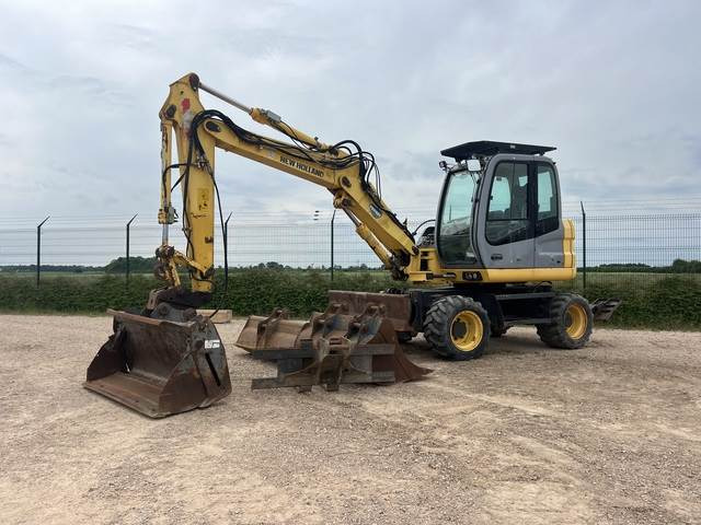 New Holland MH2.6 - Pelle sur pneus: photos 1 New Holland MH2.6 - Pelle sur pneus: photos 1