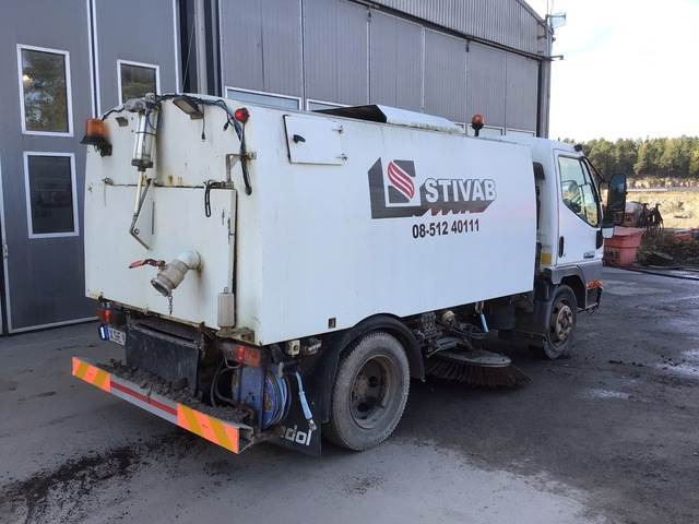 Mitsubishi Canter - Balayeuse de voirie: photos 3 Mitsubishi Canter - Balayeuse de voirie: photos 3