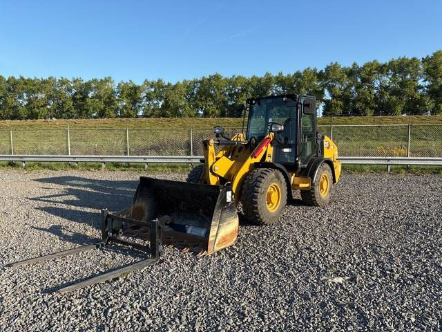 CAT 906 - Chargeuse sur pneus: photos 1 CAT 906 - Chargeuse sur pneus: photos 1