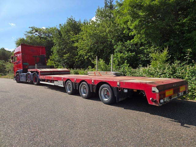 DAF XF 460 FTG 6x2 Super Spacecab + Nooteboom semi-dieplader - Châssis cabine: photos 2 DAF XF 460 FTG 6x2 Super Spacecab + Nooteboom semi-dieplader - Châssis cabine: photos 2