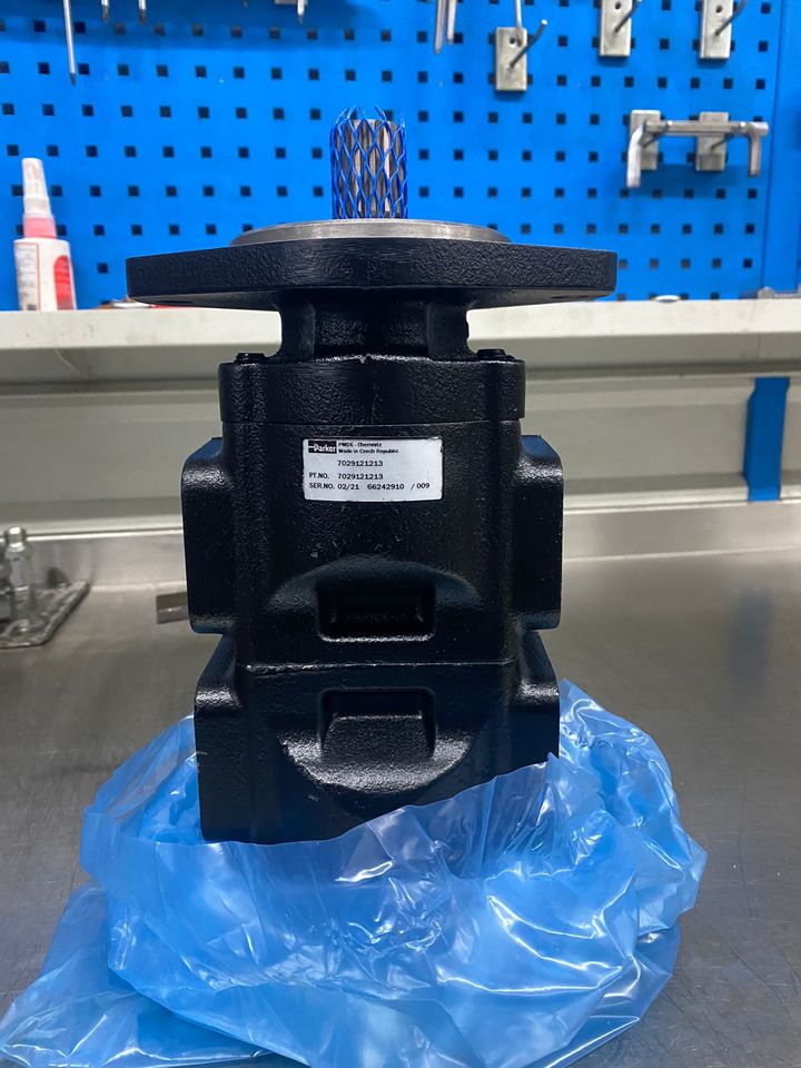 PARKER 7029121213 - Pompe hydraulique pour Engins de chantier: photos 3 PARKER 7029121213 - Pompe hydraulique pour Engins de chantier: photos 3
