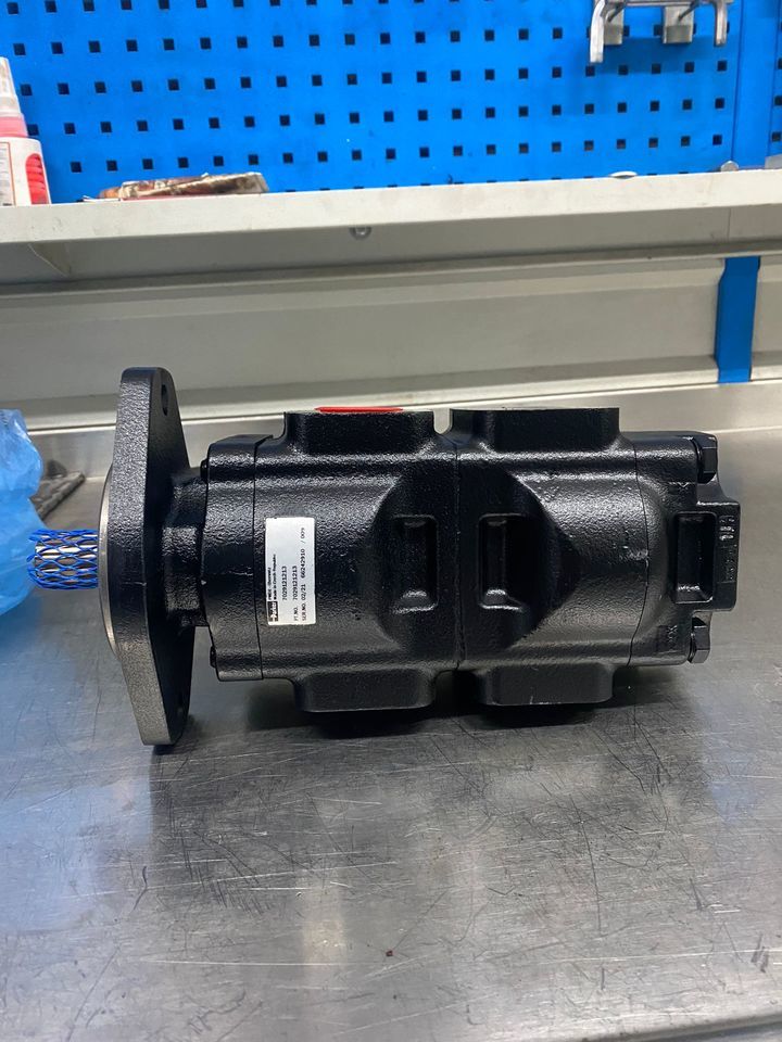 PARKER 7029121213 - Pompe hydraulique pour Engins de chantier: photos 1 PARKER 7029121213 - Pompe hydraulique pour Engins de chantier: photos 1