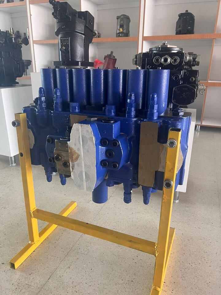 REXROTH R900779351 M8 - 1356 -00 / 7M8 - 22 - Valve hydraulique pour Mât de battage: photos 1 REXROTH R900779351 M8 - 1356 -00 / 7M8 - 22 - Valve hydraulique pour Mât de battage: photos 1