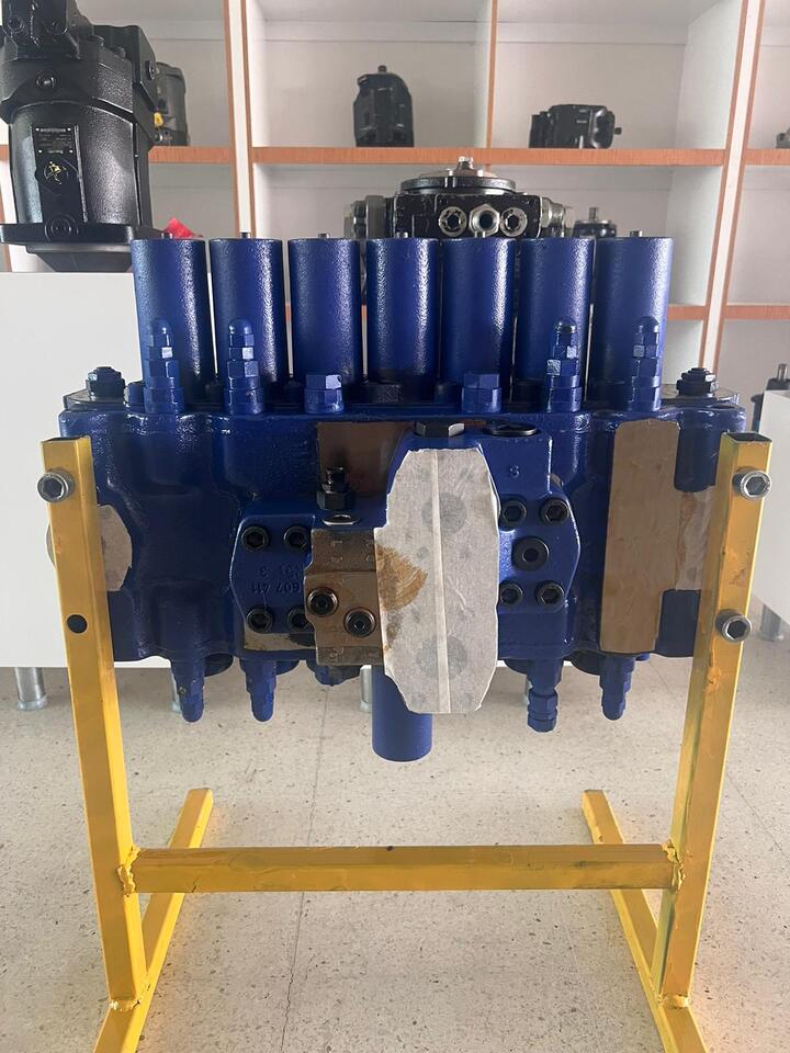 REXROTH R900779351 M8 - 1356 -00 / 7M8 - 22 - Valve hydraulique pour Mât de battage: photos 2 REXROTH R900779351 M8 - 1356 -00 / 7M8 - 22 - Valve hydraulique pour Mât de battage: photos 2