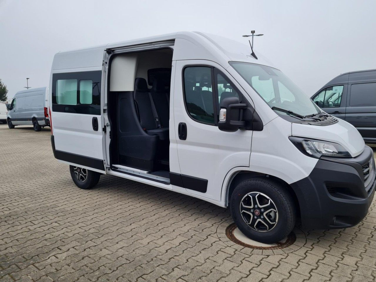 Fiat Ducato 35 Kasten Doka 7-Sitze 2x Schiebetür Maxi - Fourgon utilitaire, Utilitaire double cabine: photos 3 Fiat Ducato 35 Kasten Doka 7-Sitze 2x Schiebetür Maxi - Fourgon utilitaire, Utilitaire double cabine: photos 3