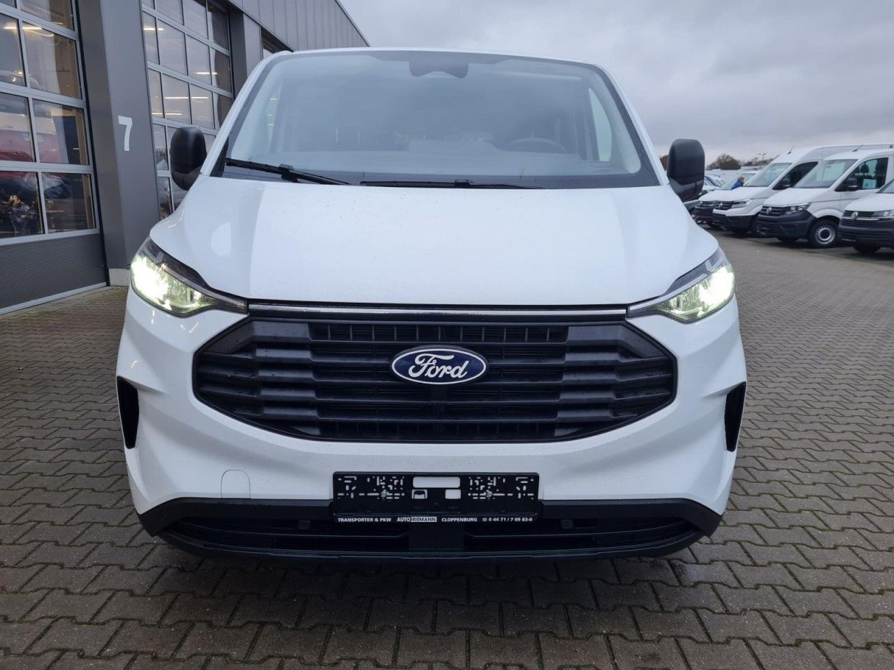 Ford Transit Custom Trend 320 L2 9 Sitzer - Transport de personnes: photos 2 Ford Transit Custom Trend 320 L2 9 Sitzer - Transport de personnes: photos 2