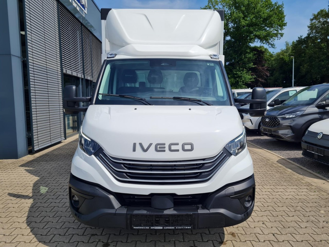 Iveco DAILY 35S18 Koffer Automatik ALU KAMERA NAVI TEMPOMAT - Fourgon: photos 2 Iveco DAILY 35S18 Koffer Automatik ALU KAMERA NAVI TEMPOMAT - Fourgon: photos 2