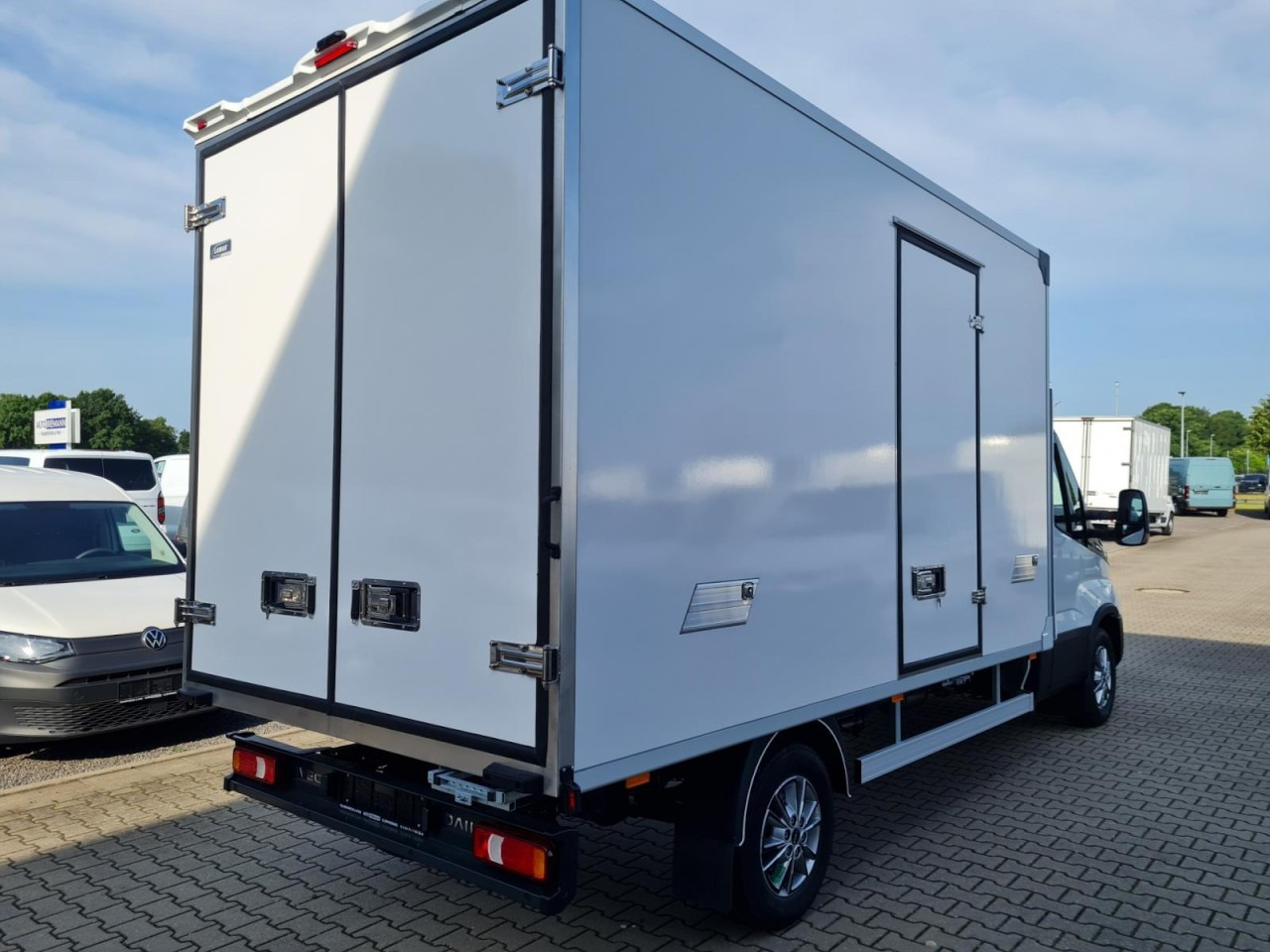 Iveco DAILY 35S18 Koffer Hi MATIC ALU KAMERA NAVI TEMPOMAT - Fourgon: photos 4 Iveco DAILY 35S18 Koffer Hi MATIC ALU KAMERA NAVI TEMPOMAT - Fourgon: photos 4