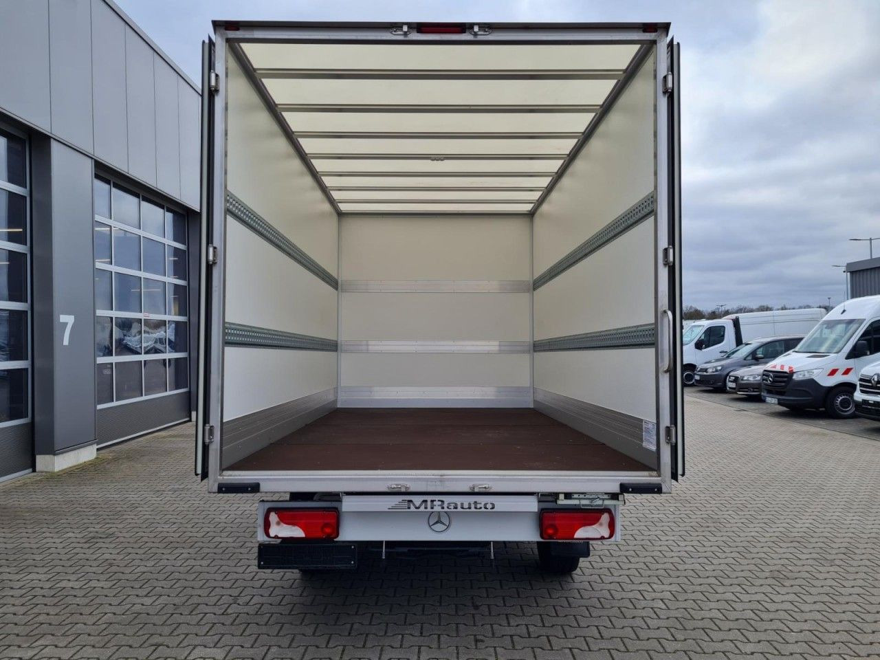 Mercedes-Benz Sprinter 315 CDi Koffer lang MBux, Klima - Fourgon: photos 5 Mercedes-Benz Sprinter 315 CDi Koffer lang MBux, Klima - Fourgon: photos 5